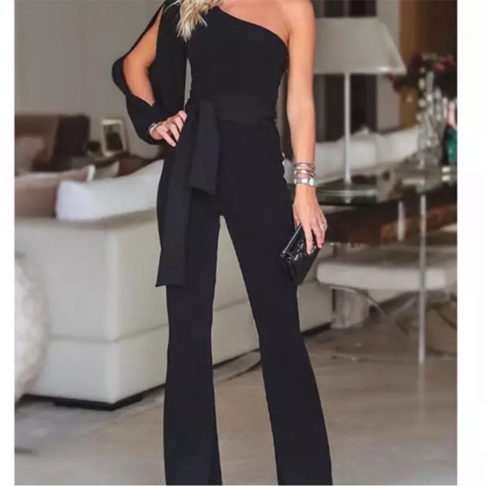 Elegant Black One-Shoulder Jumpsuit